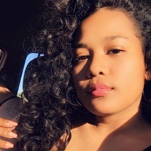 Meet your Posher, Ebony